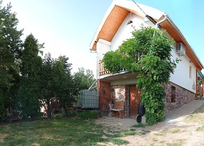 Eva Vendeghaz Apartment